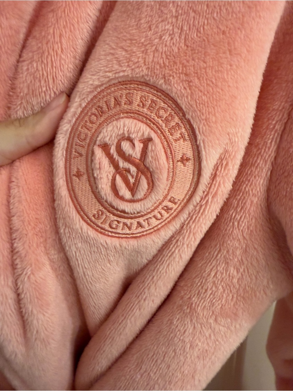 Victoria’s Secret Pink Fuzzy Robe - Picture 2 of 4